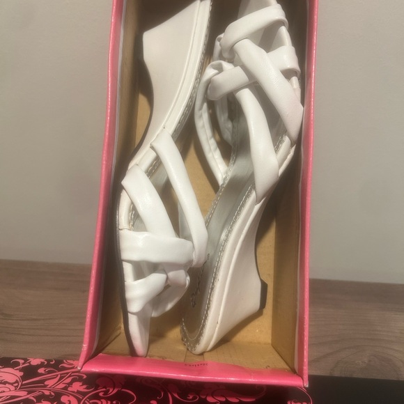 Y2k White Kitten Heels - Picture 3 of 4